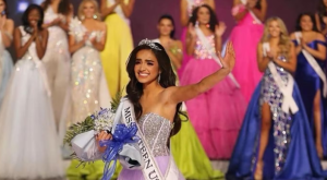 Miss Teen Estados Unidos también renuncia a su corona tras hacerlo Miss USA