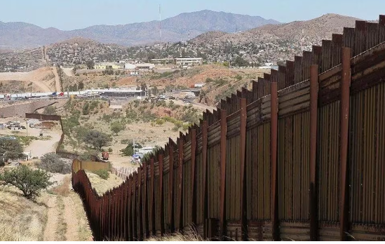 Venezolano llega con un solo pie a la frontera de México en busca de una prótesis en EEUU