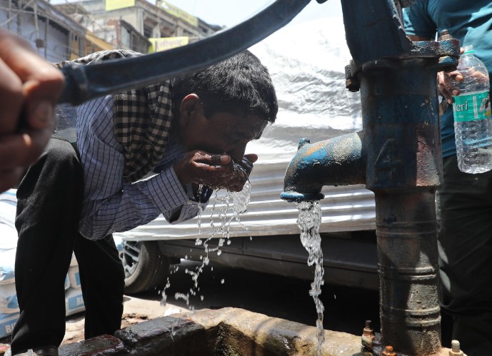 Más de 20 muertes sospechosas de insolación en la India por la ola de calor