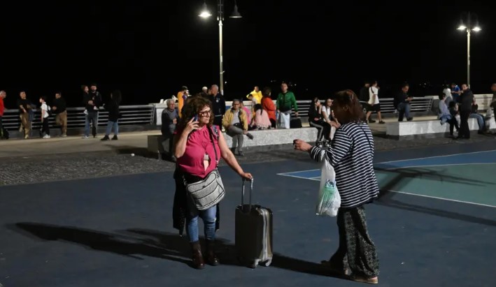 Unos 150 terremotos, el mayor de magnitud 4,4, sacuden Nápoles, Italia durante la noche