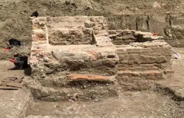 Descubren enterrada una aldea del Imperio Romano con una piscina cubierta de mosaicos