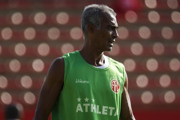 “Los jugadores de hoy son muy burros”: La fuerte crítica de Romario al fútbol actual