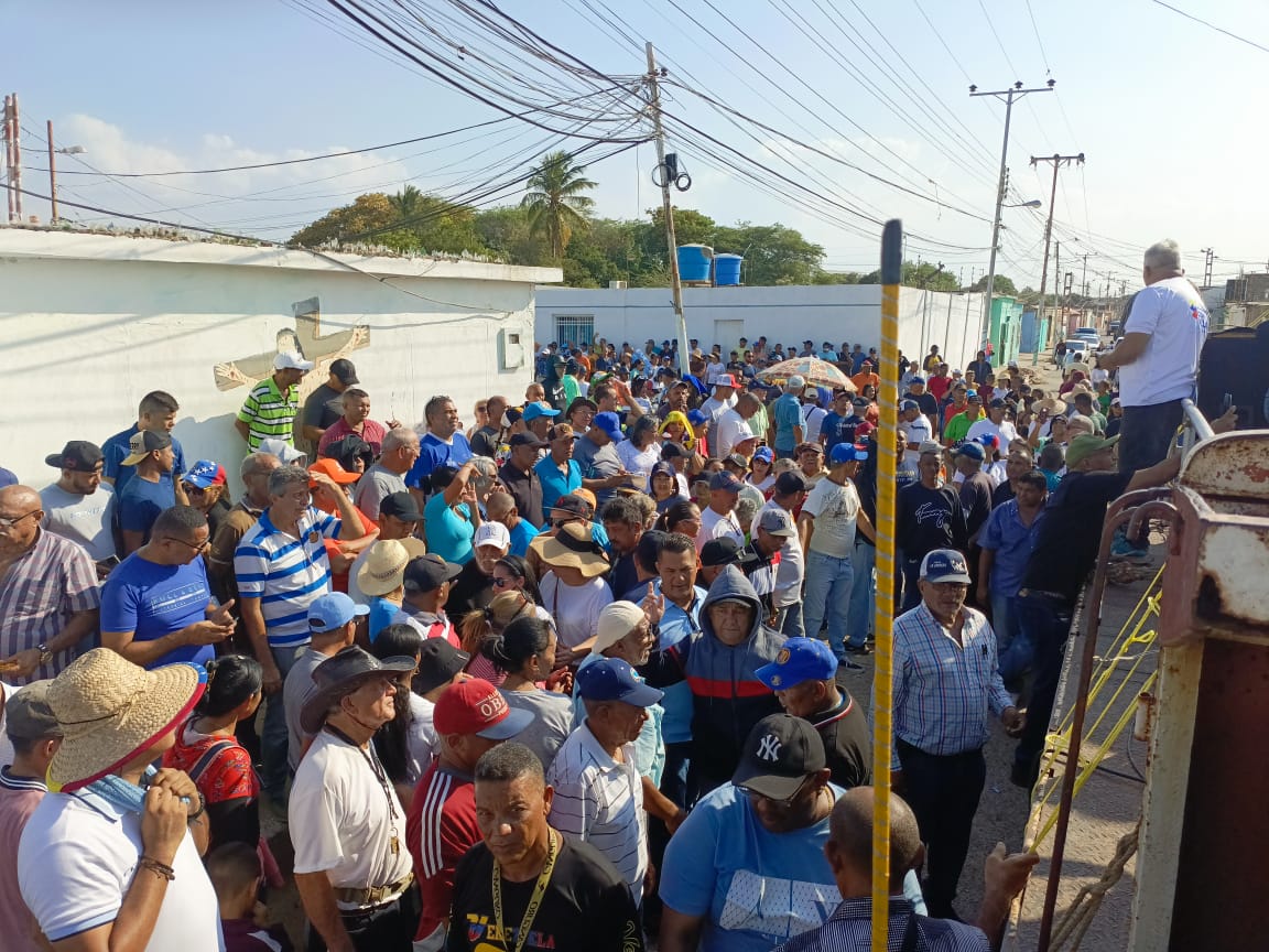 VIDEO: Así está el ambiente en las calles de Coro esperando la llegada de María Corina Machado