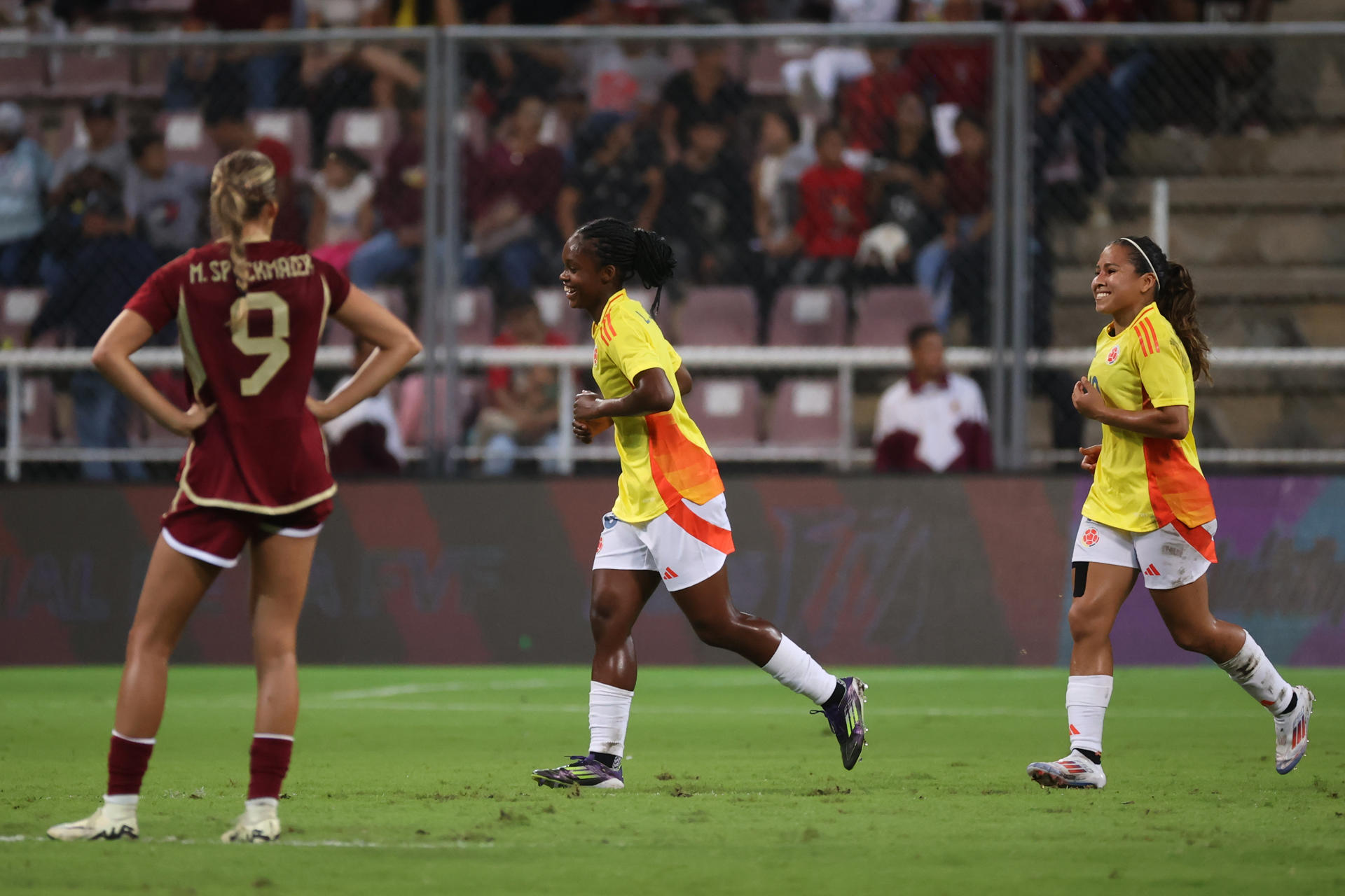 Dos “pepazos” de Linda Caicedo amargaron regreso a casa de las chamas de la Vinotinto