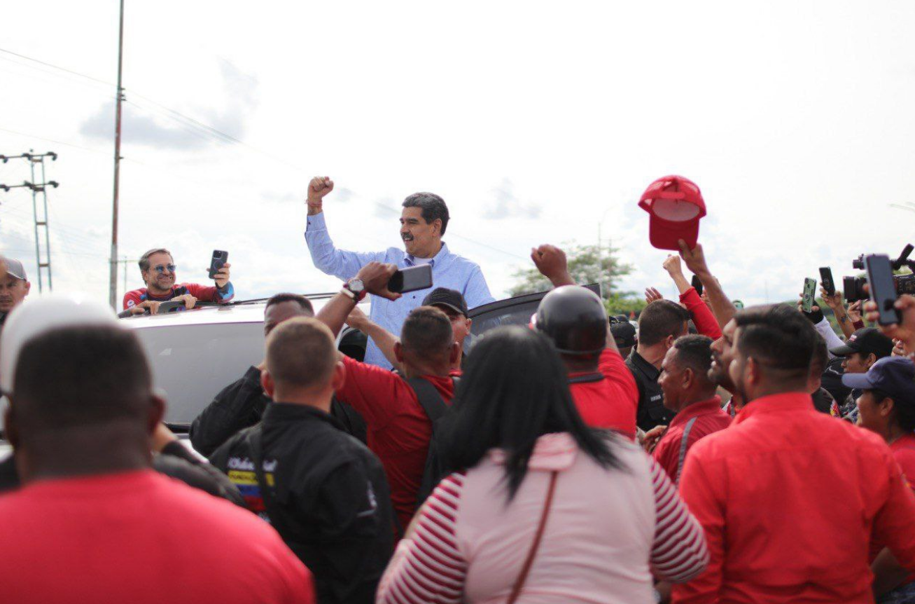 Revelador VIDEO: Maduro chantajeó a mototaxistas para hacer bulto en la tierra natal de Chávez