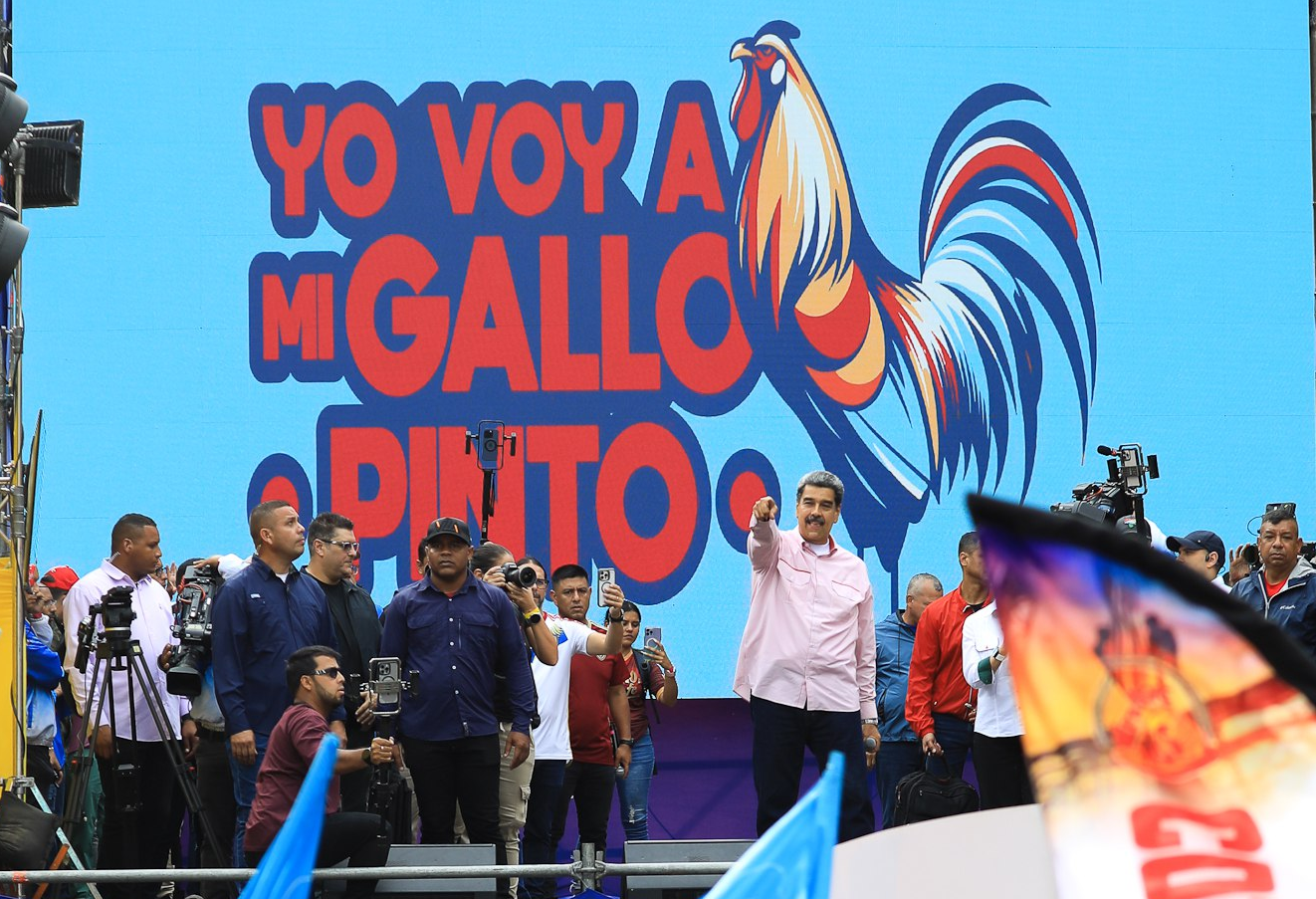 Sumar votos para Maduro, el arduo trabajo de las bases del chavismo en Venezuela