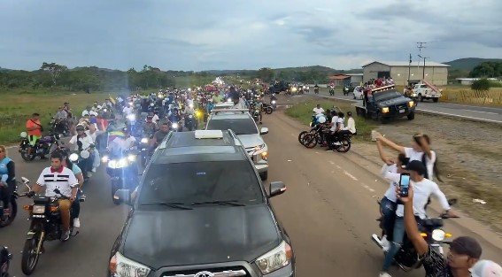 “Yo sé que tú vas a liberar a Venezuela”: lluvia de motorizados acompañaron a María Corina Machado hasta Upata (VIDEOS)