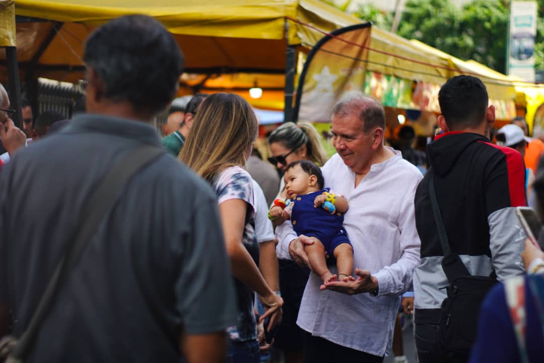 Edmundo González recorrió el mercado de Los Palos Grandes este #1Jun (IMÁGENES)