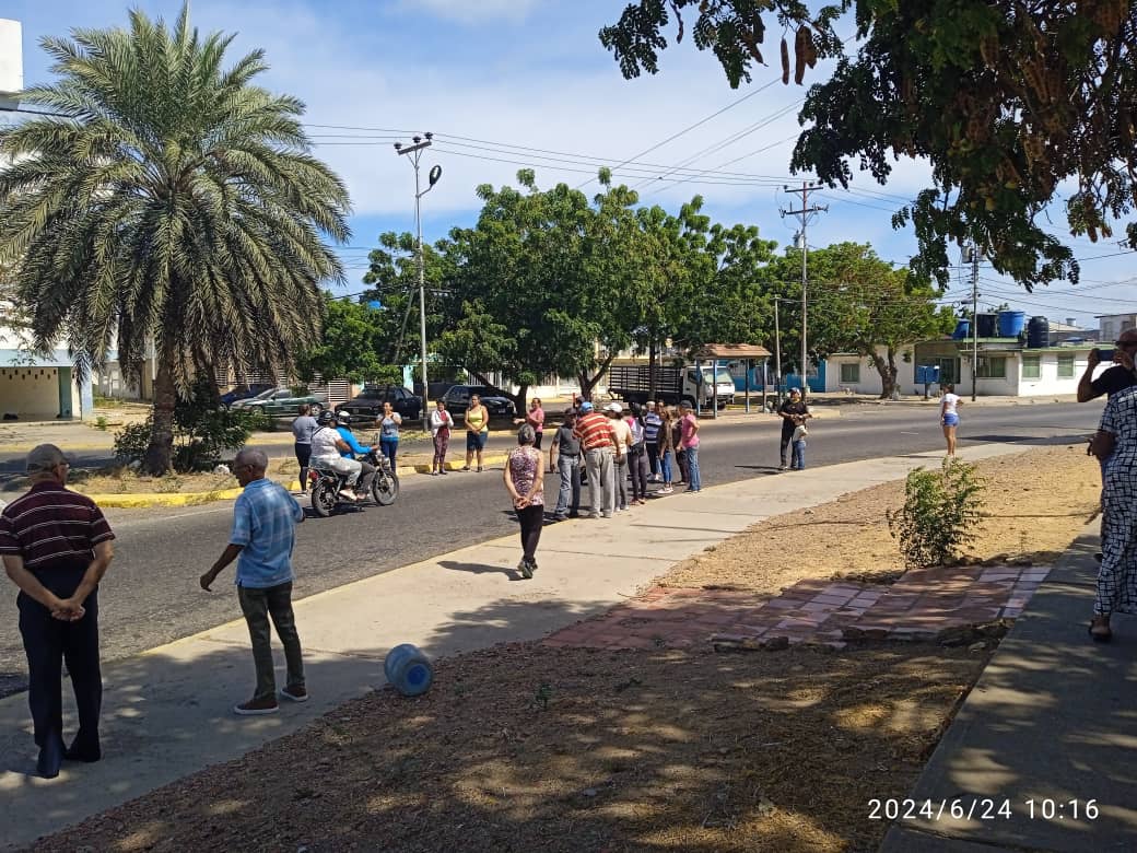 Aumentan protestas en Paraguaná tras más de 60 días sin agua