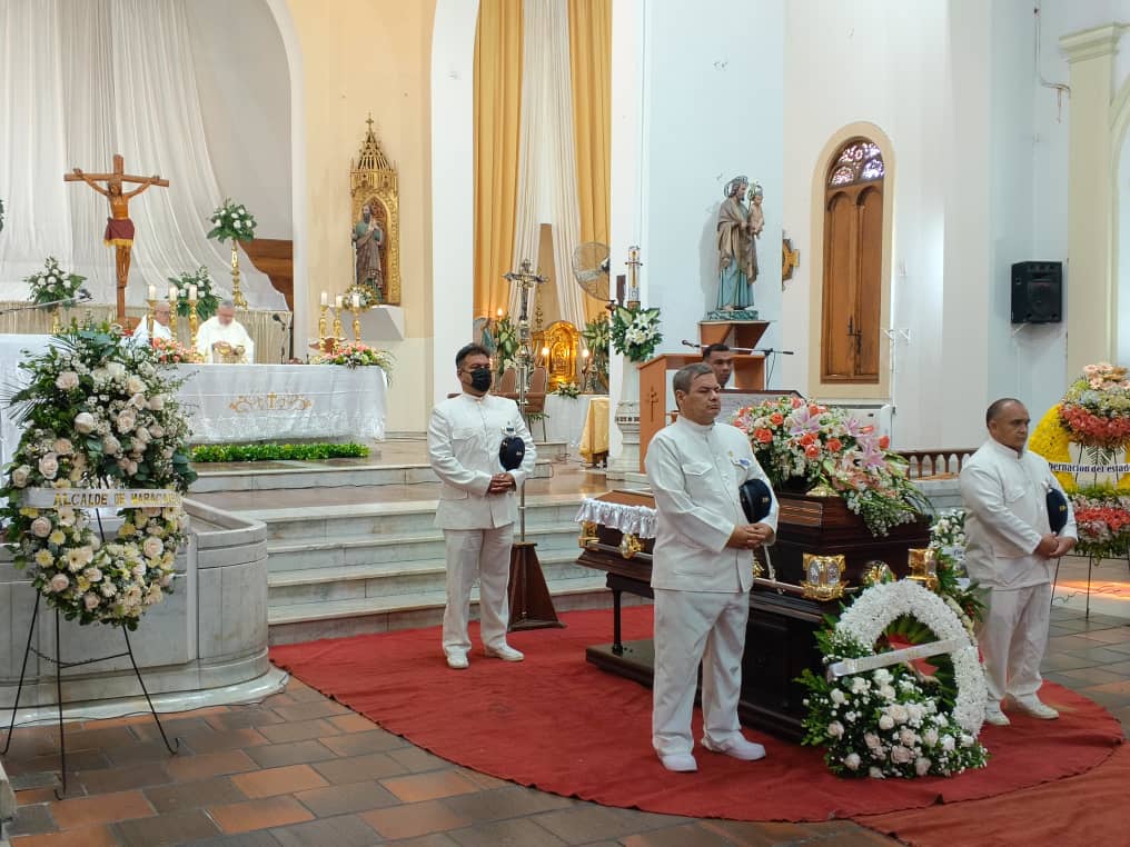 Restos mortales de monseñor Luckert llegan a la Basílica de Chiquinquirá en Maracaibo