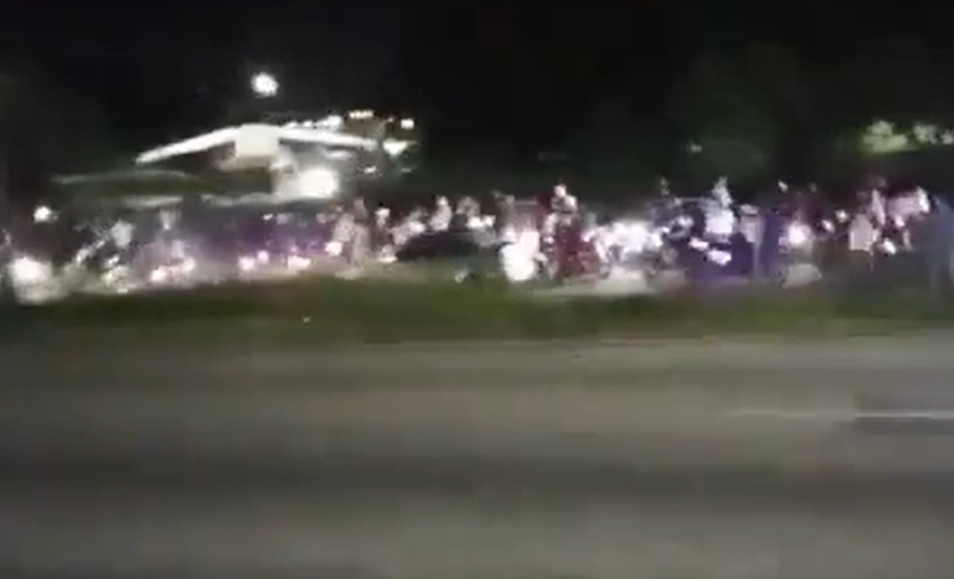 Colectivos armados agredieron a multitud que esperaba a María Corina Machado en Carabobo (VIDEO)