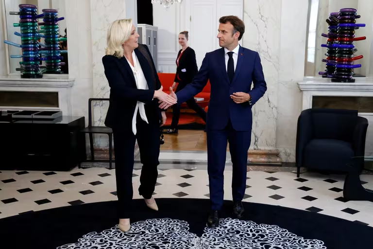 Cuando el presidente y el primer ministro de un país son rivales: los casos de “cohabitación” en Francia