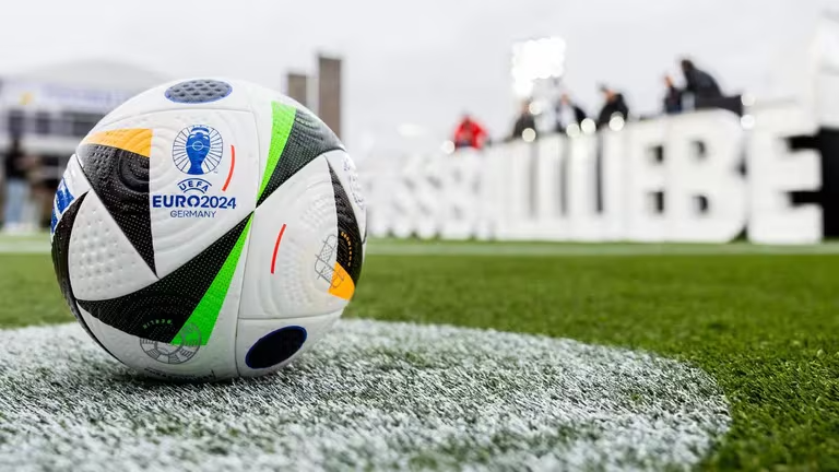 Revolución tecnológica en la Eurocopa: VAR con 12 cámaras y pelota “inteligente”