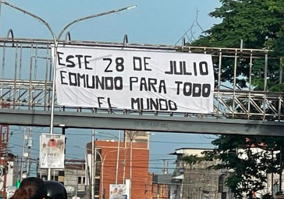 La mega pancarta desplegada en Apure en apoyo a Edmundo González (Foto)