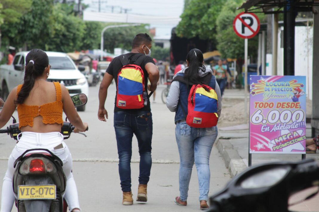 Canciller colombiano propuso visados laborales para migrantes venezolanos