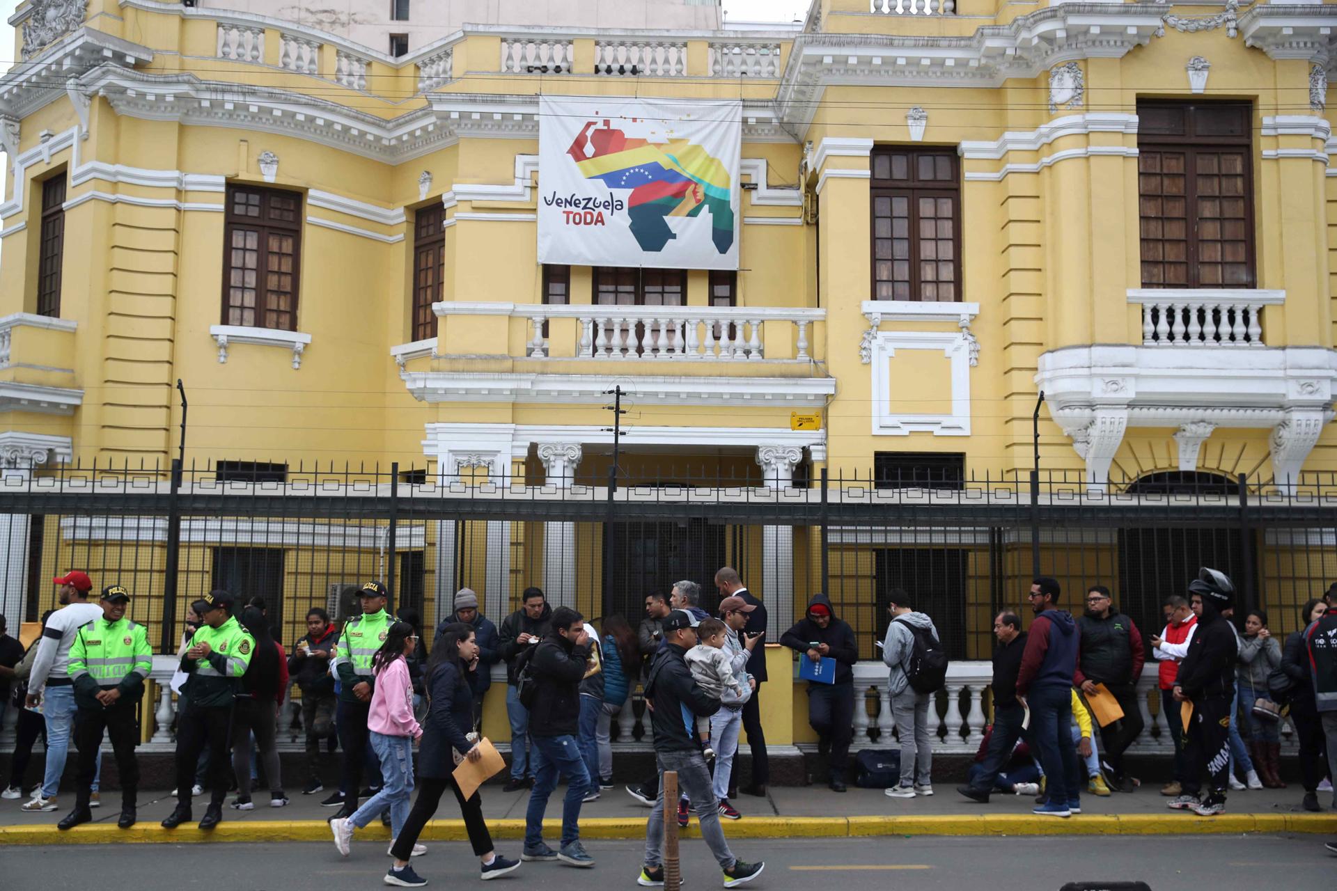 Embajada de Venezuela en Perú cancela atención consular tras expulsión de sus diplomáticos