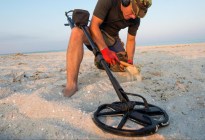 Cazador de tesoros encontró una desgarradora nota enterrada en una playa de Oregón