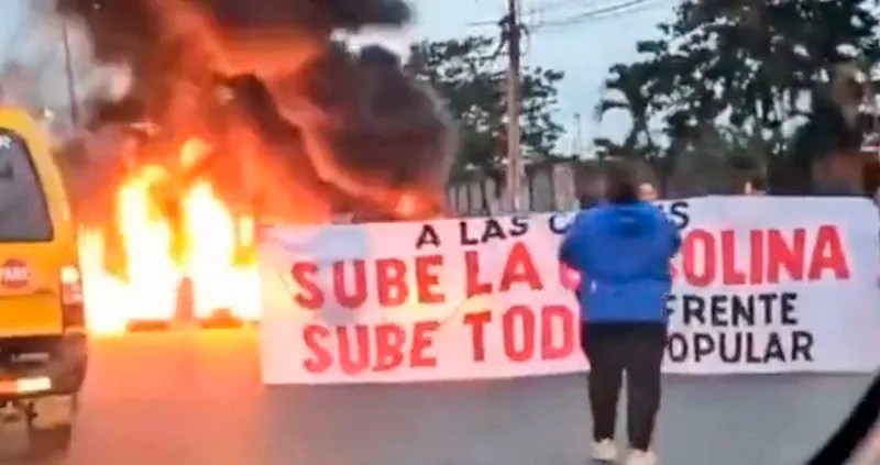 Protestas en diferentes sectores de Ecuador por la reducción del subsidio de gasolina