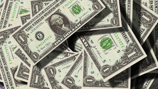 El truco rápido y sencillo para saber si un dólar es falso con tu celular