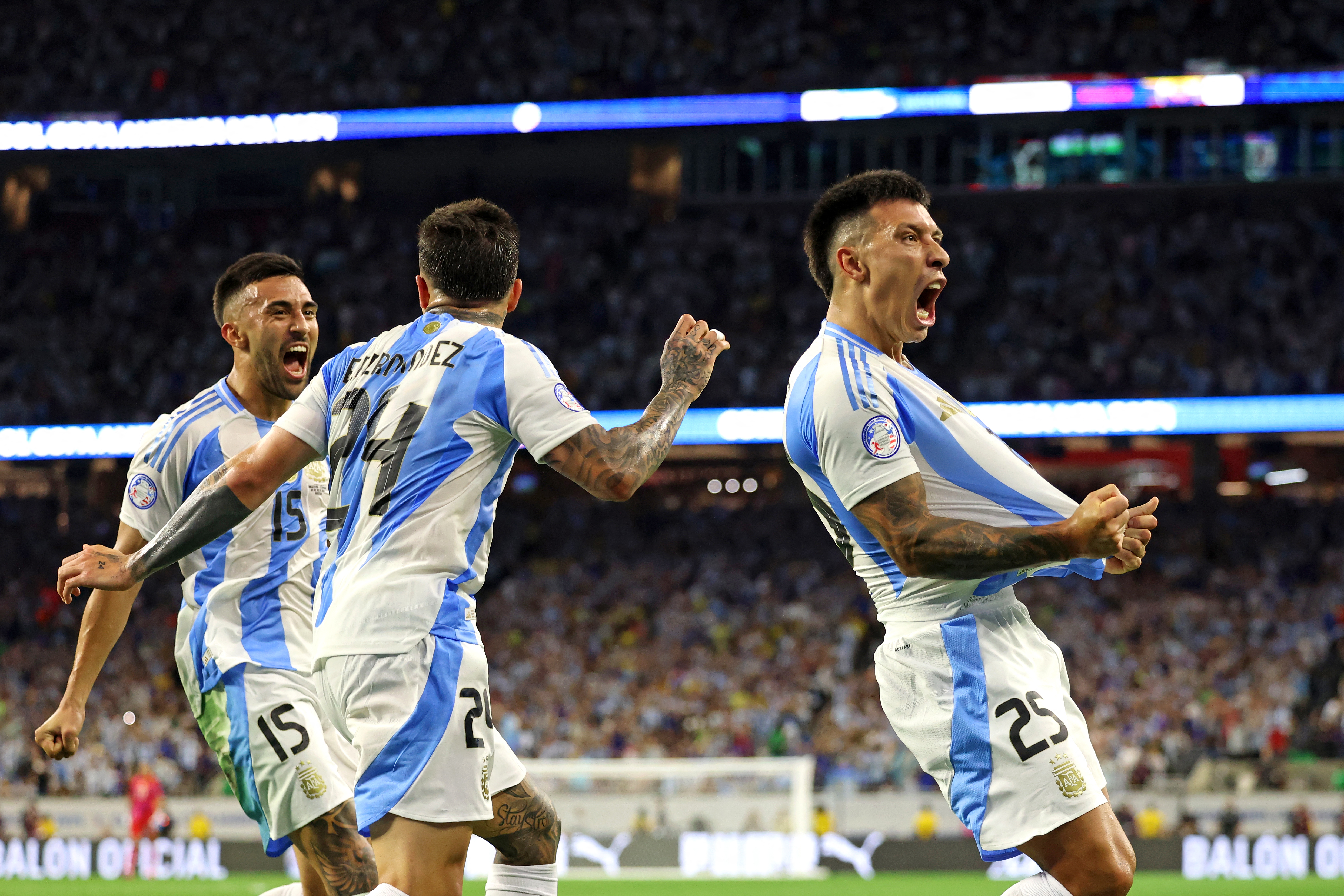 Argentina supo sufrir ante un incómodo Ecuador y se mete en semifinales