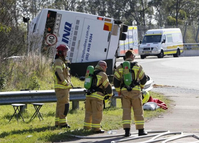 Al menos diez muertos y más de 40 heridos tras volcar un autobús en Brasil