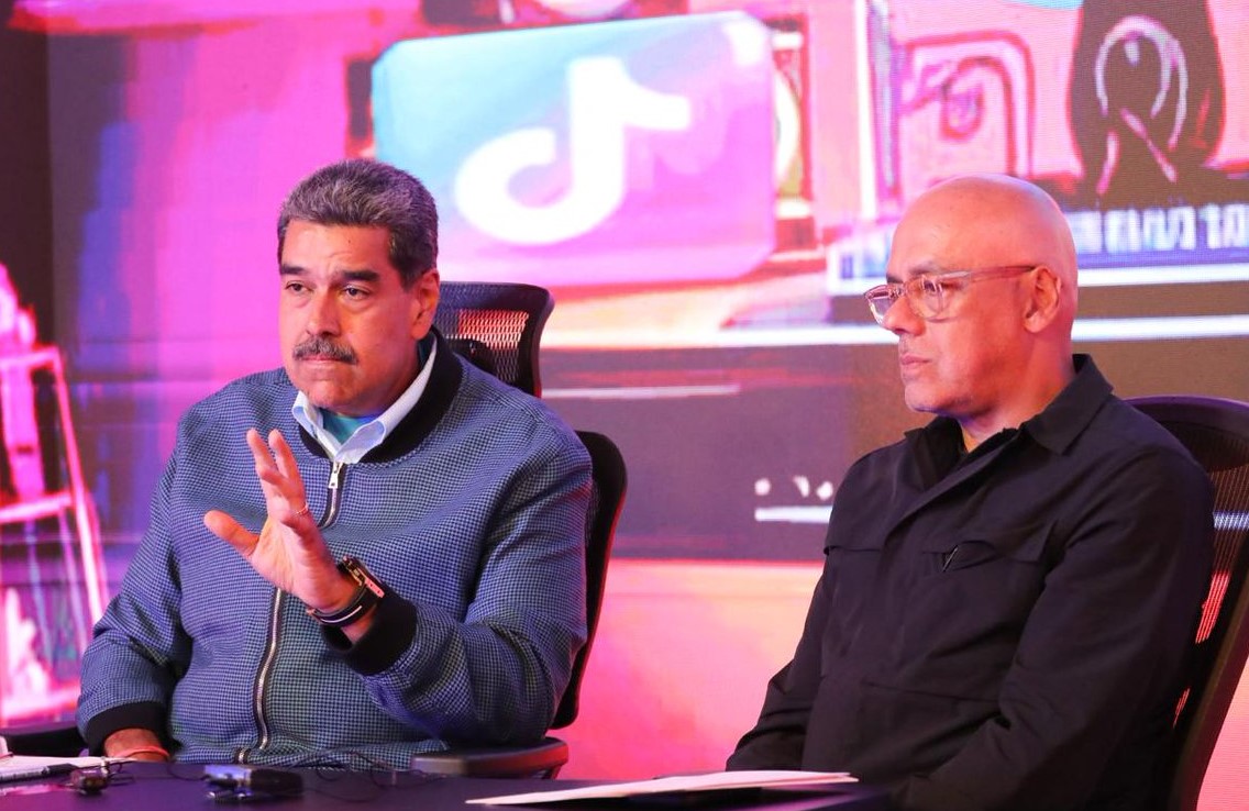 Maduro responde al portavoz de la Casa Blanca: “Usted cállese la boca, shut up Kirby” (VIDEO)
