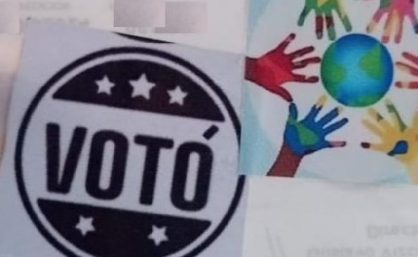 Abominable modalidad del “voto asistido” en un centro en Zulia incluye calcomanías para chantajear a electores