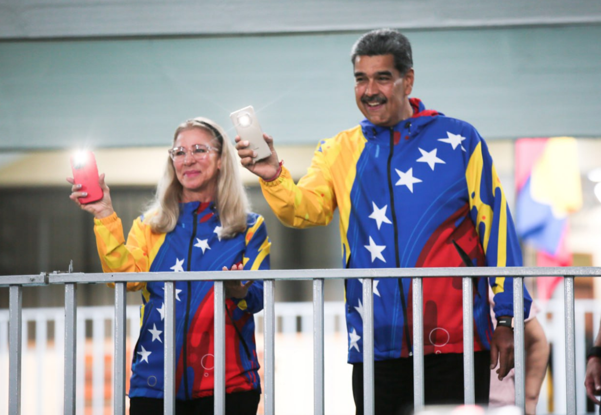 VIDEO: Nicolás Maduro apareció desde Miraflores junto a “Cilita” para implorar votos a última hora