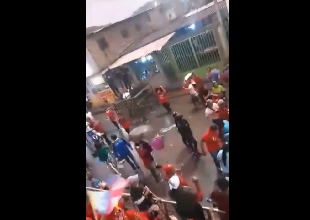 Diosdado amontonó a unos pocos chavistas para simular “baño de pueblo” en Anzoátegui (VIDEO)