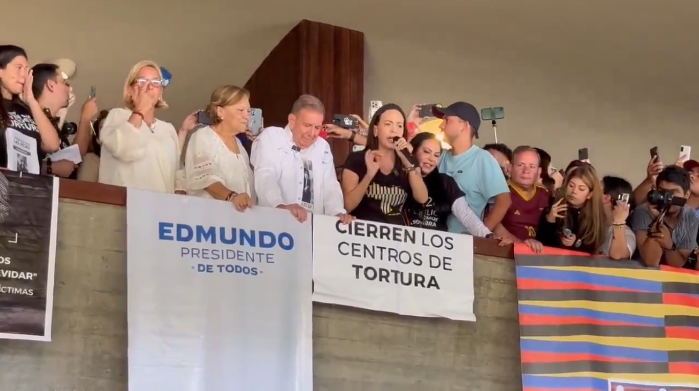 “Aquellos corruptos y malandros que se enfrenten a la Ley”: María Corina Machado, ante cientos de jóvenes en la UCV