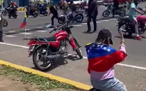 Dos heridos tras ataque de colectivos a concentración de opositores en Coro