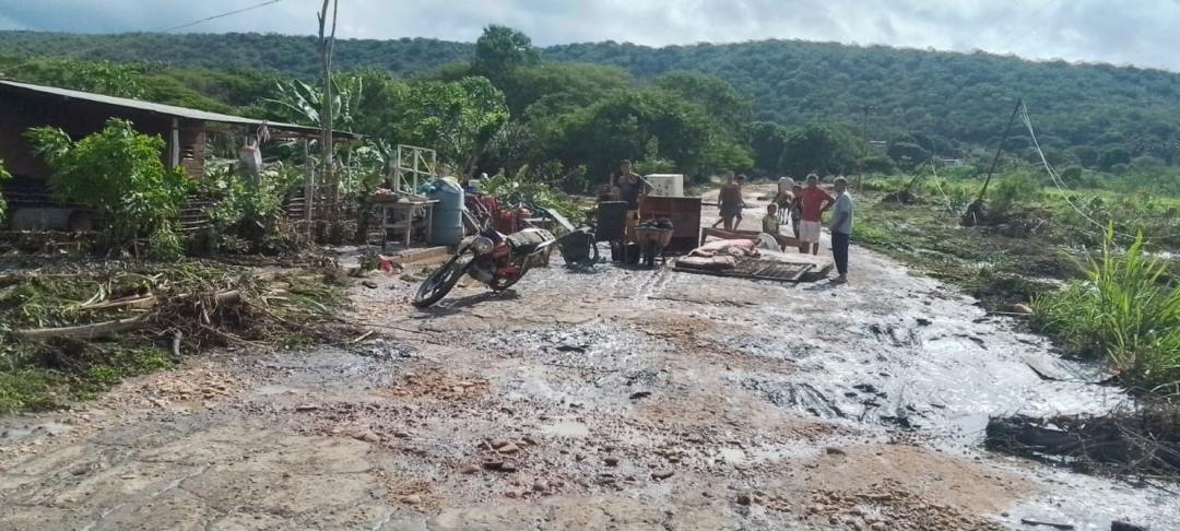 En Anzoátegui se desbordó el río Amana y arrasó con El Amparo: Más de 10 viviendas afectadas