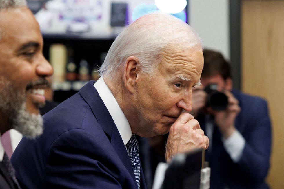 Biden reconsideraría su candidatura ante la presión de los líderes demócratas