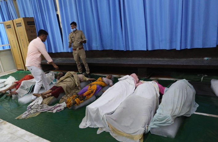 Elevan a 121 los muertos en una estampida tras una ceremonia religiosa en la India