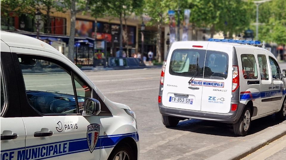 Tragedia en París: padre arrojó a sus pequeños hijos por la ventana y luego se lanzó él