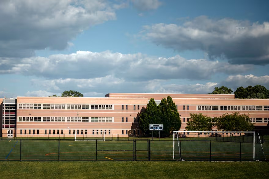 Se hacían pasar por profesores: Un ataque estudiantil lanzado en TikTok sacude a una escuela en Pensilvania