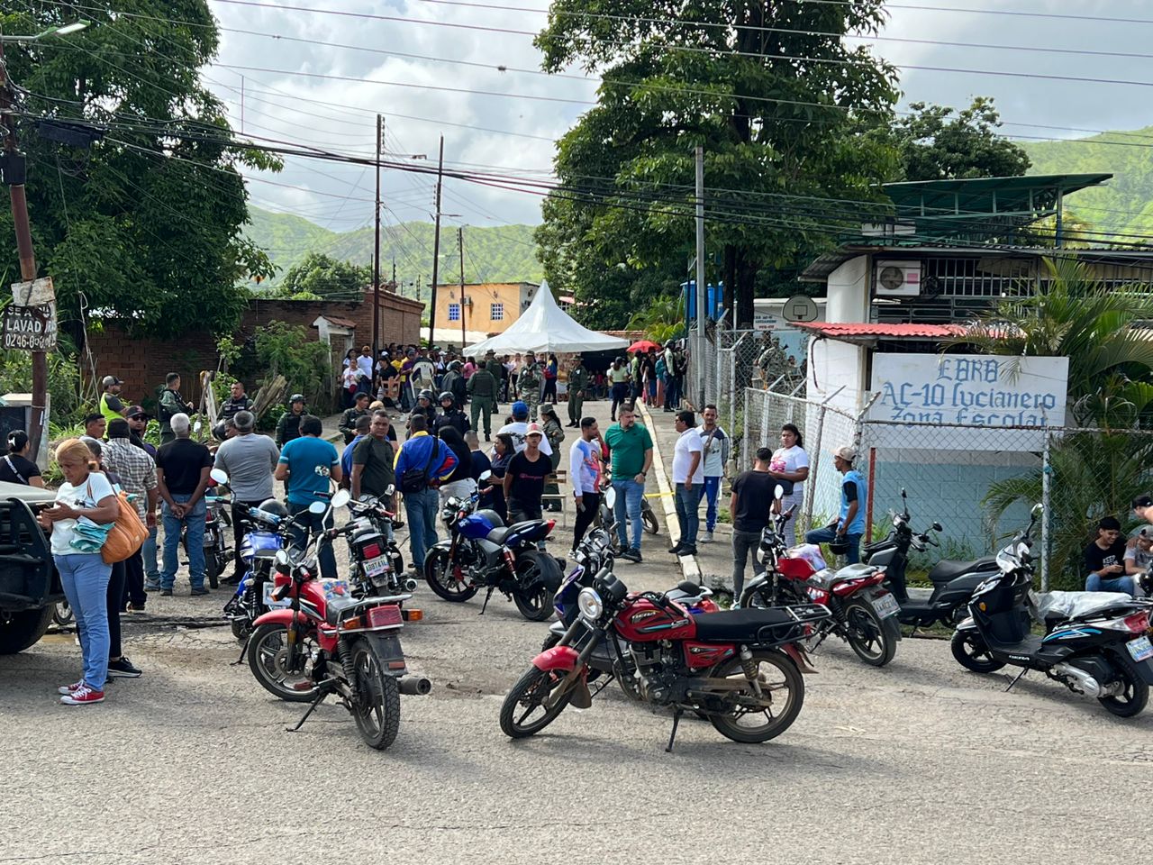 Más de tres horas tardó en abrir centro electoral Lucianero en capital de Guárico