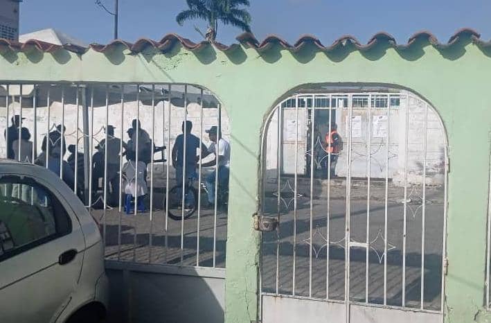 Disminuye afluencia de votantes en escuela de Morón en Carabobo