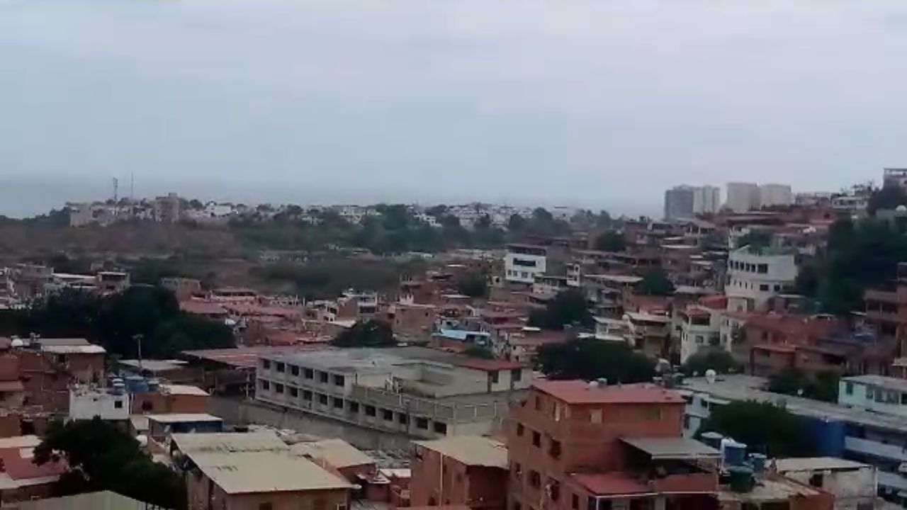 Cacerolas retumban en los barrios que antes representaban al chavismo en Vargas (VIDEOS)