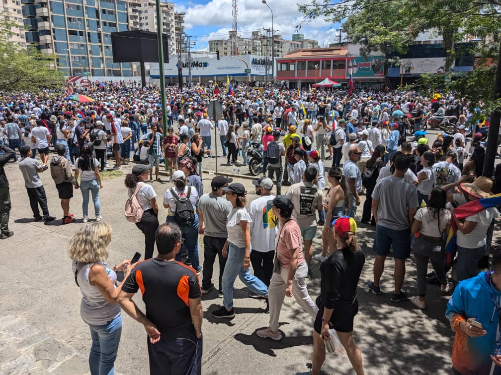 Con banderas y pitos, ciudadanos acudieron a las asambleas en varias ciudades de Carabobo