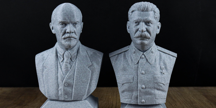 Detienen a un hombre por descabezar busto de Stalin y dañar otro de Lenin cerca de Moscú