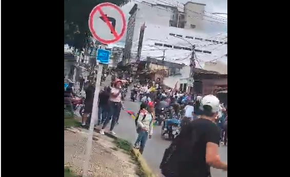 Habitantes de Los Teques salen a las calles de manera masiva a expresar su descontento (VIDEO)