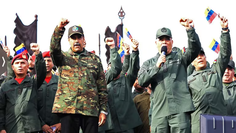 Maduro ascendió a 101 generales en el Ejército y la Guardia pero pasó a retiro solo a 70 de los activos