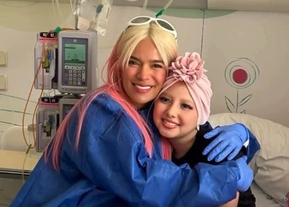 El increíble gesto de Karol G con una niña venezolana que batalla contra el cáncer en Madrid (VIDEO)