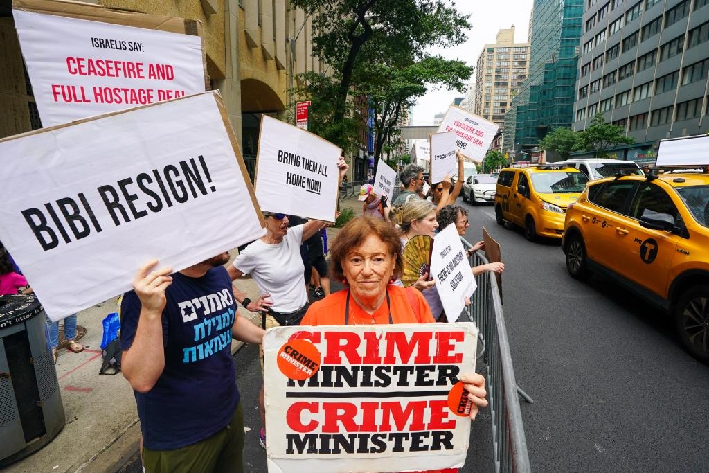 Propalestinos protestan frente al consulado de Israel en Nueva York mientras Netanyahu habla ante el Congreso