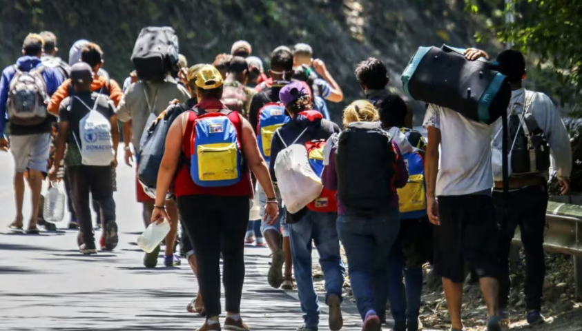 “Estoy en un limbo”, venezolanos en fronteras con Ecuador y Chile no pueden moverse por falta de documentos