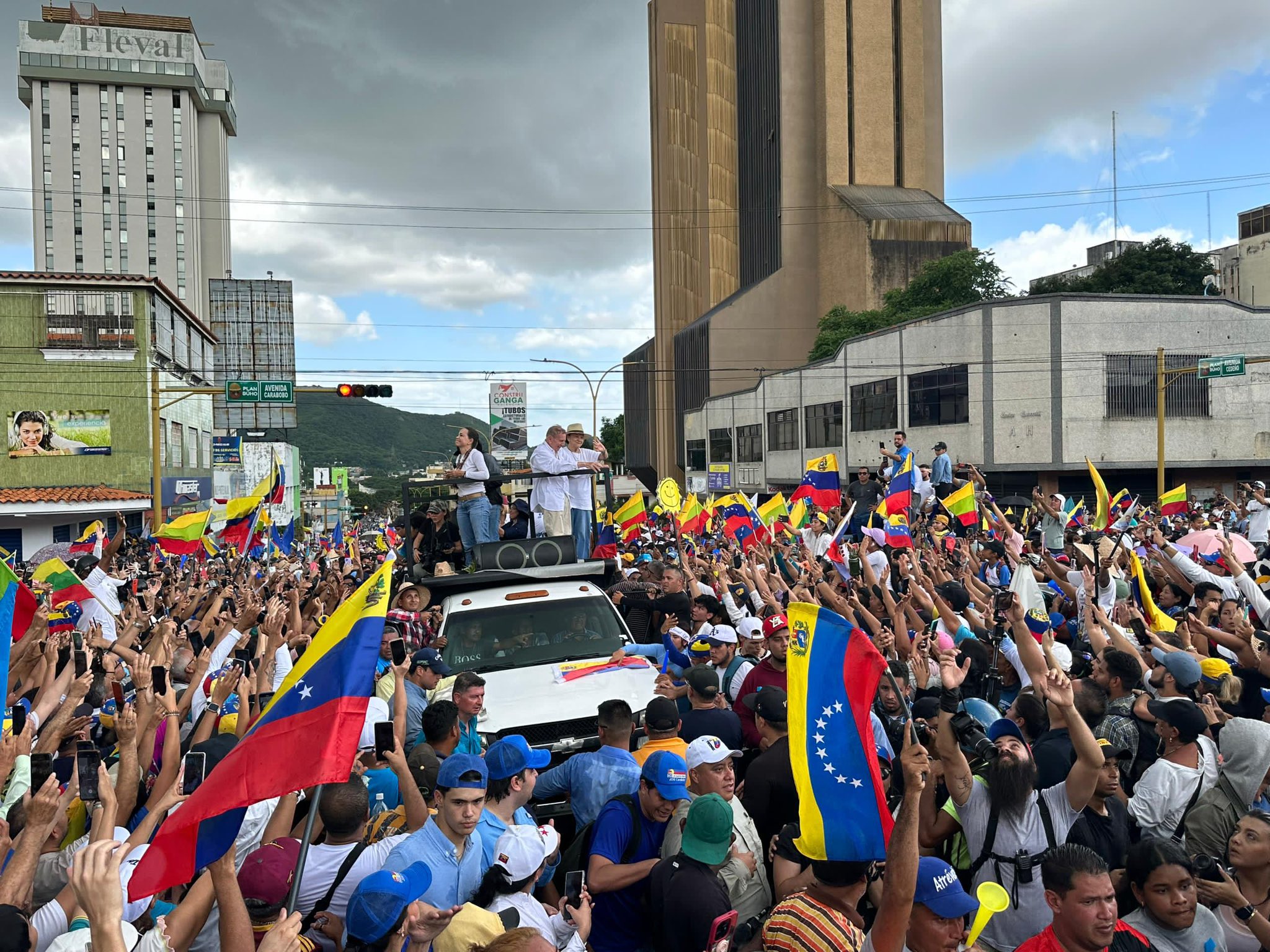 “El #28Jul liberamos a Venezuela”, expresó María Corina en medio de la multitudinaria caravana en Valencia (VIDEO)