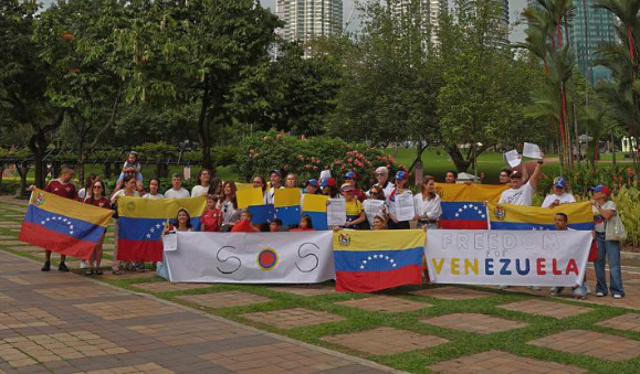 ¡Tenemos las actas! Con esa consigna se concentraron los venezolanos en Malasia (IMÁGENES)