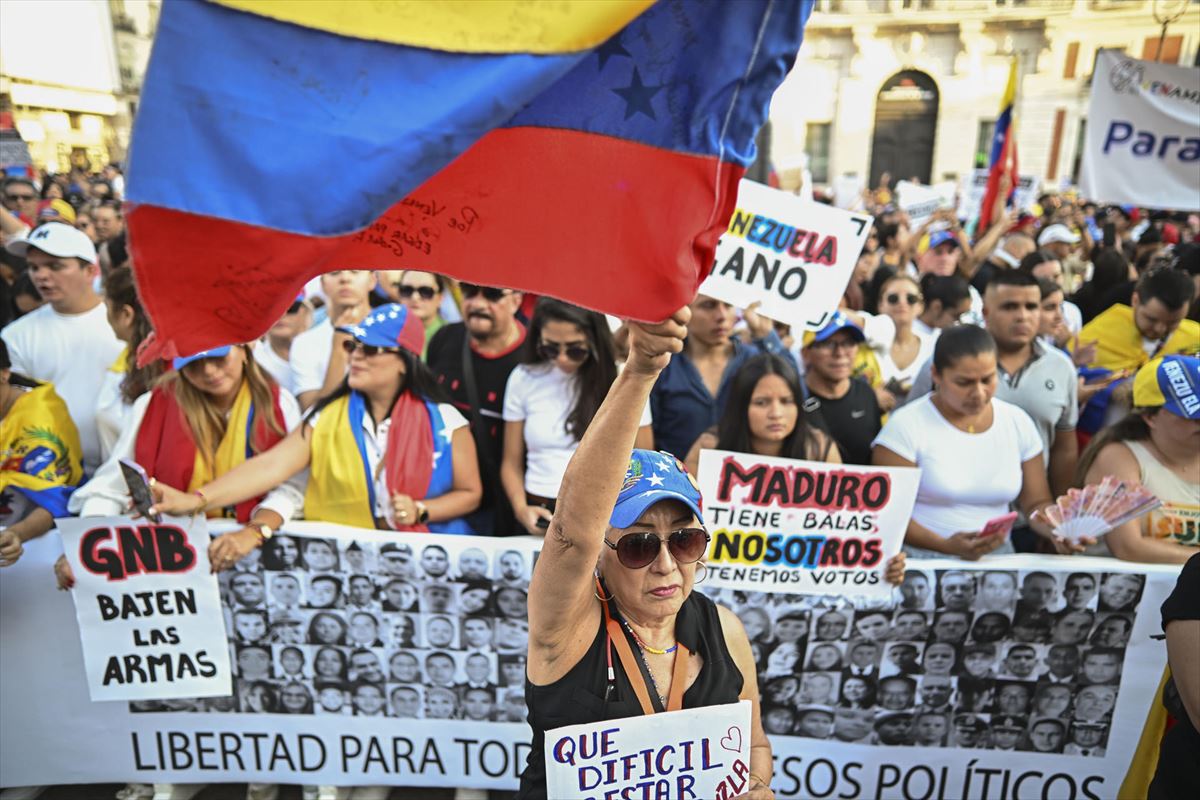 Alrededor de 250 personas protestan en Bruselas contra los resultados emitidos por el CNE el #28Jul