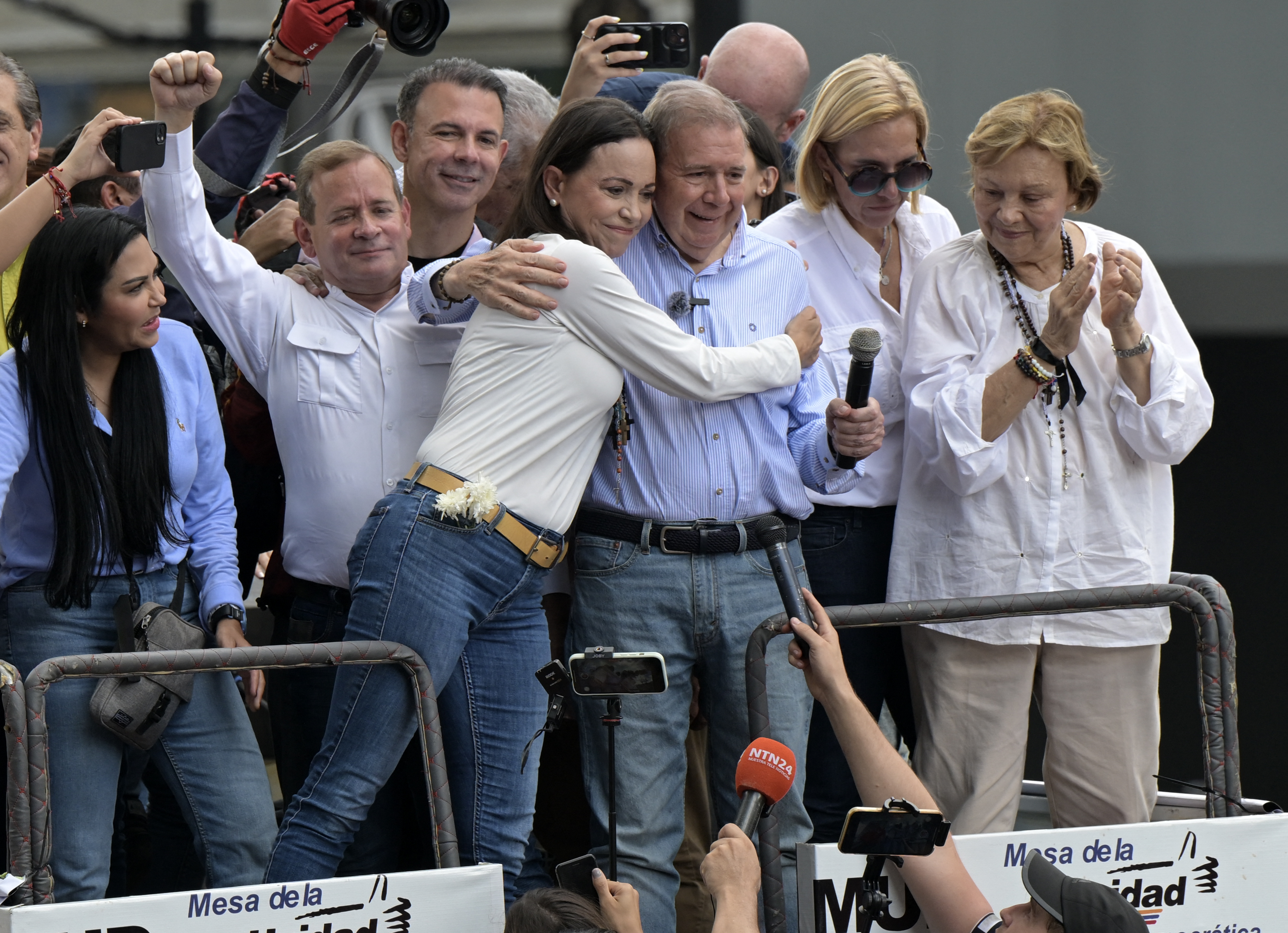 Edmundo González y María Corina Machado agradecieron a Felipe VI su respaldo institucional y personal